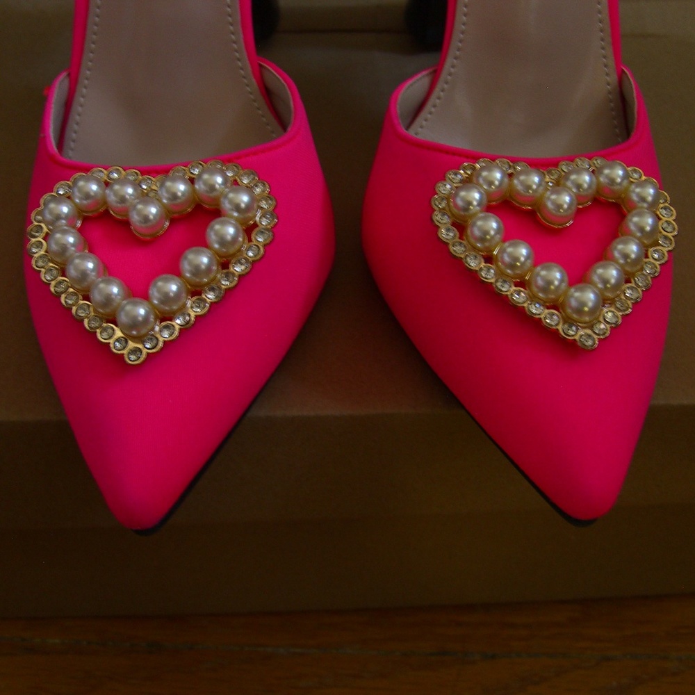 NIB SHEIN HOT PINK HEART & RHINESTONE DECOR ANKLE STRAP PUMPS SHOES CN38 US7 - Picture 3 of 7